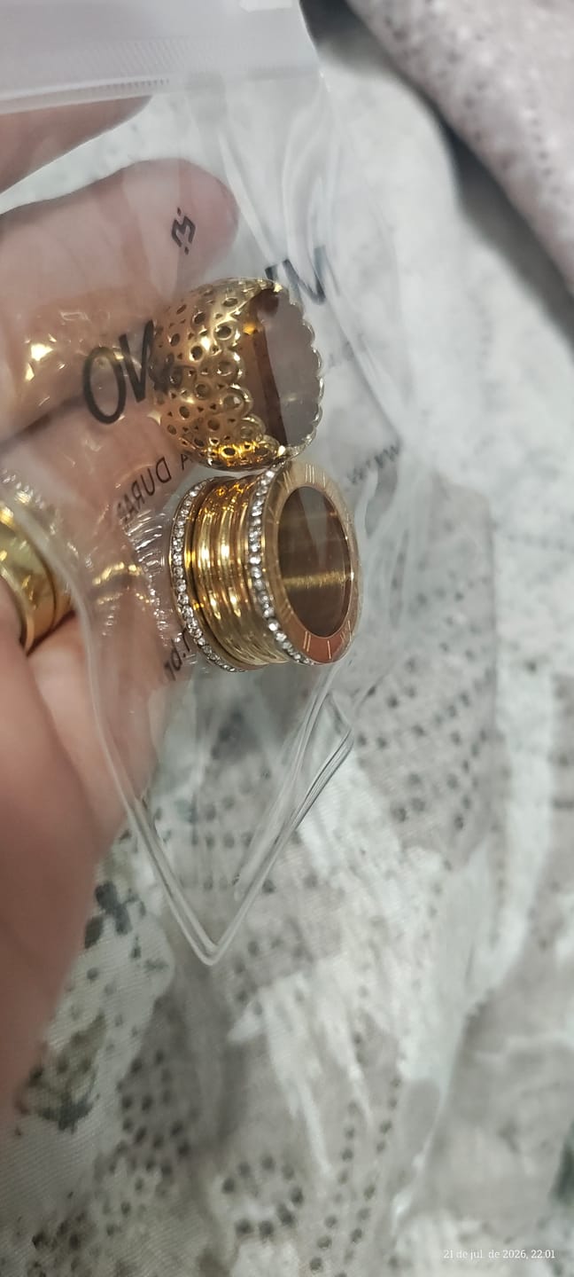 Customer photo review of Anel Luxo Imperial Banhado em Ouro 18K