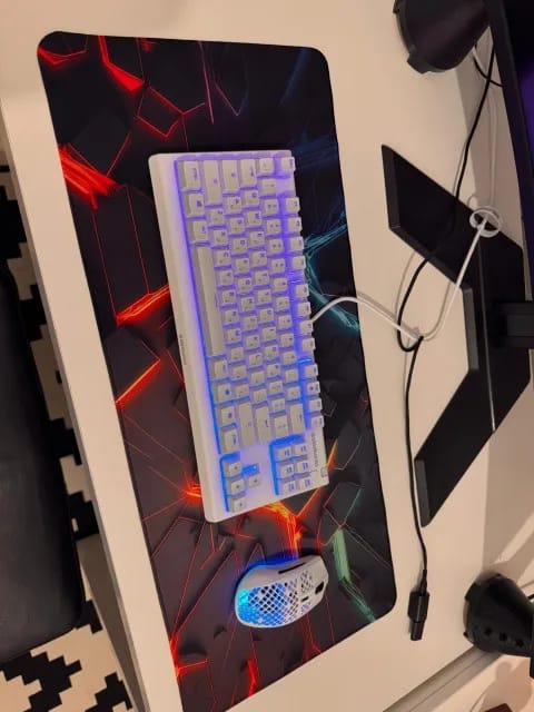 Customer photo review of Large Gaming Hexagonal Geometric Mouse Pad