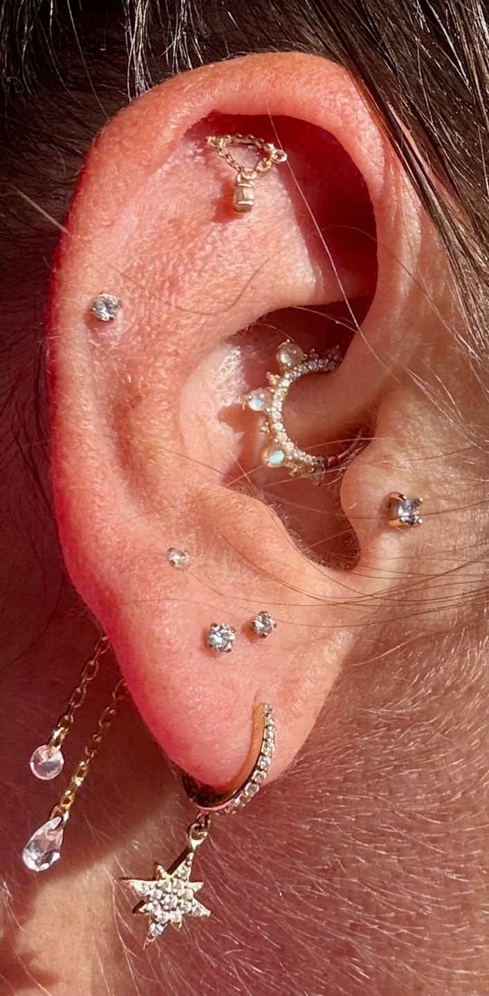 Customer photo review of Solitaire Threadless Cartilage Stud