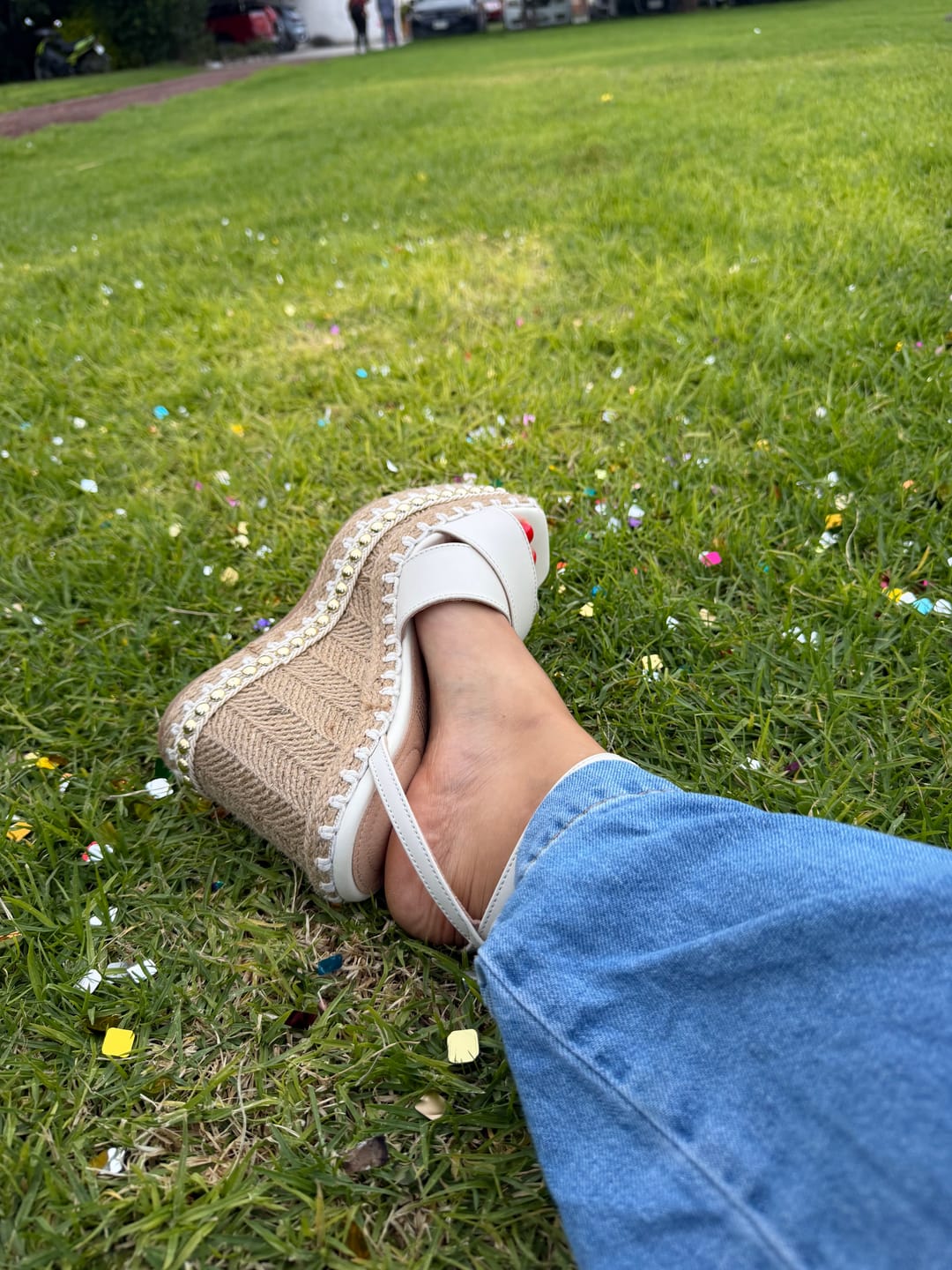 Customer photo review of SANDALIA PLATAFORMA CUÑA ESTOPEROLES YUTE BEIGE