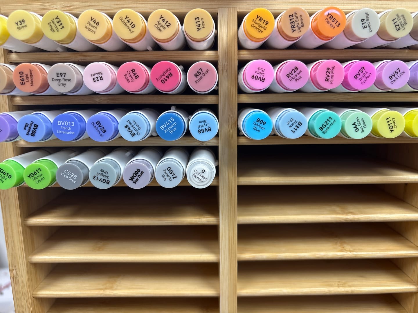 Customer photo review of Ohuhu Honolulu 48 Mid-tone Colors Dual Tips Alcohol Art Markers (New Color Codes)