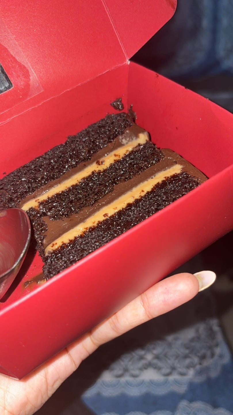 Customer photo review of London Viral Cake Slice [2 Pcs]