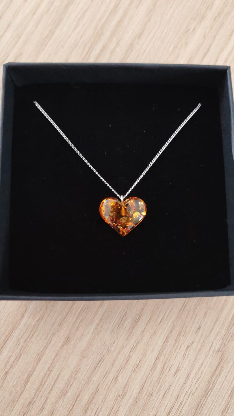 Customer photo review of Gintarinis pakabukas "Širdelė"