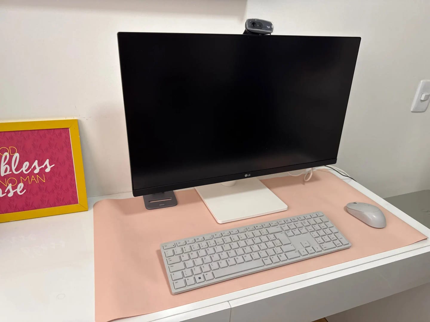 Customer photo review of Faux Leather Mouse Pad – Waterproof Desk Mat