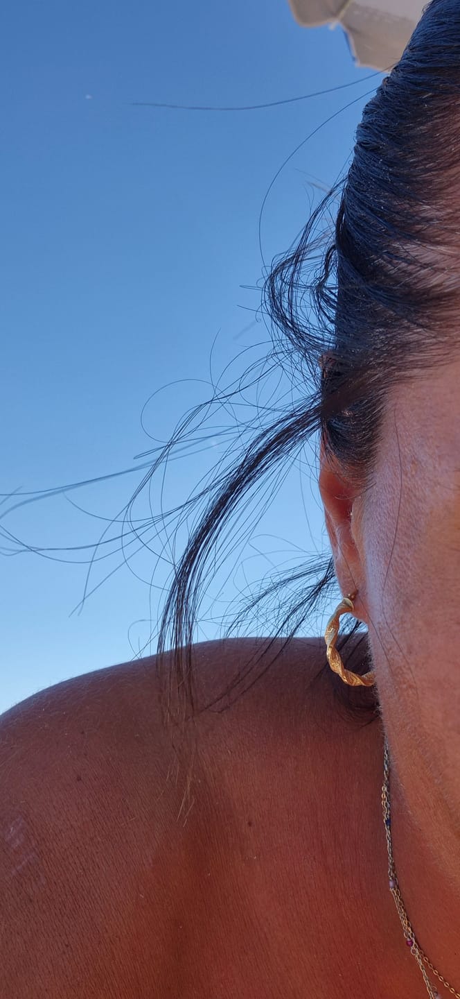 Customer photo review of Orecchini Cerchio Intrecciati Oro Giallo