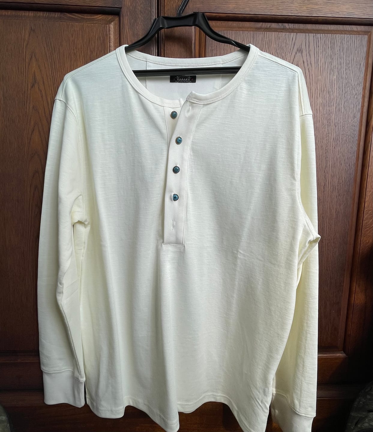 Customer photo review of ターコイズ風5ボタン付き　ヘンリーネック長袖Tシャツ