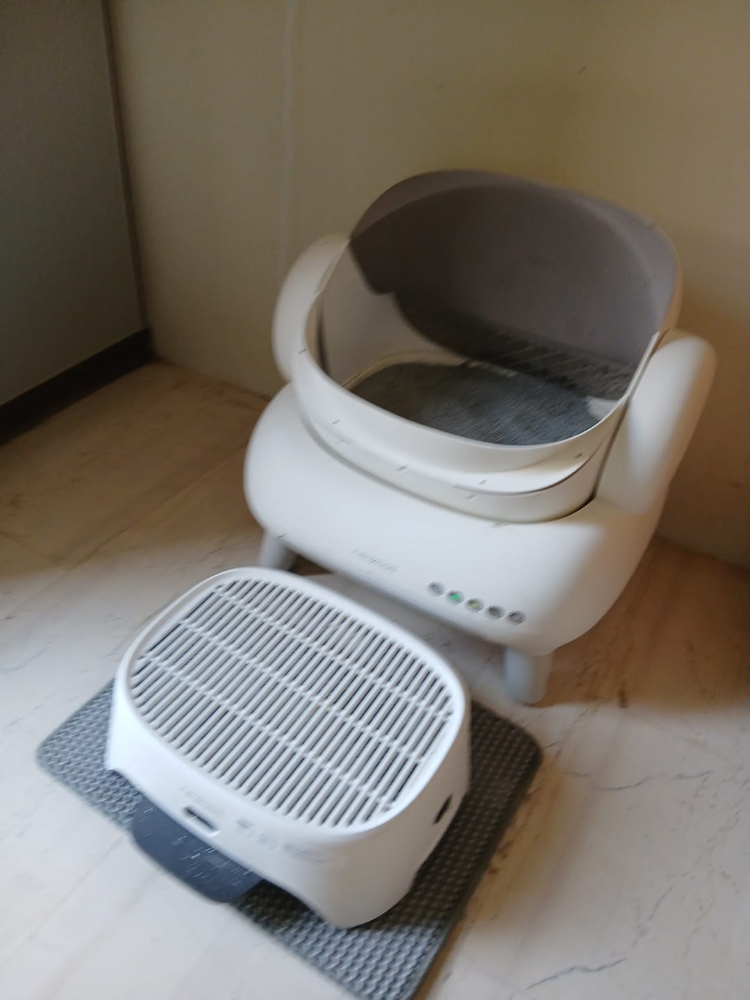 Customer photo review of Neakasa M1 Anti-Scatter Litter Fence & High Pee Guard