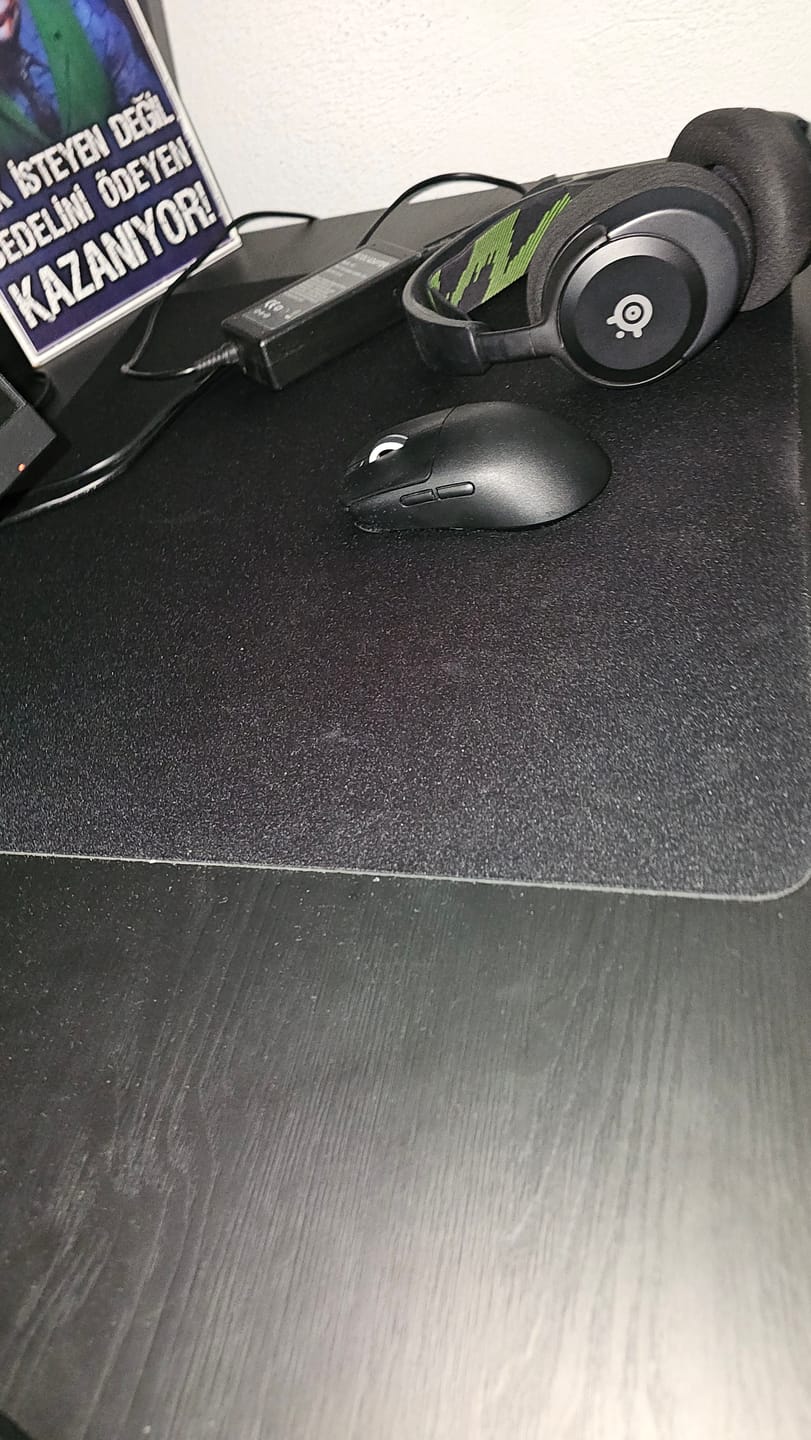 Customer photo review of Wraith Blade X Semi-Hard Mousepad