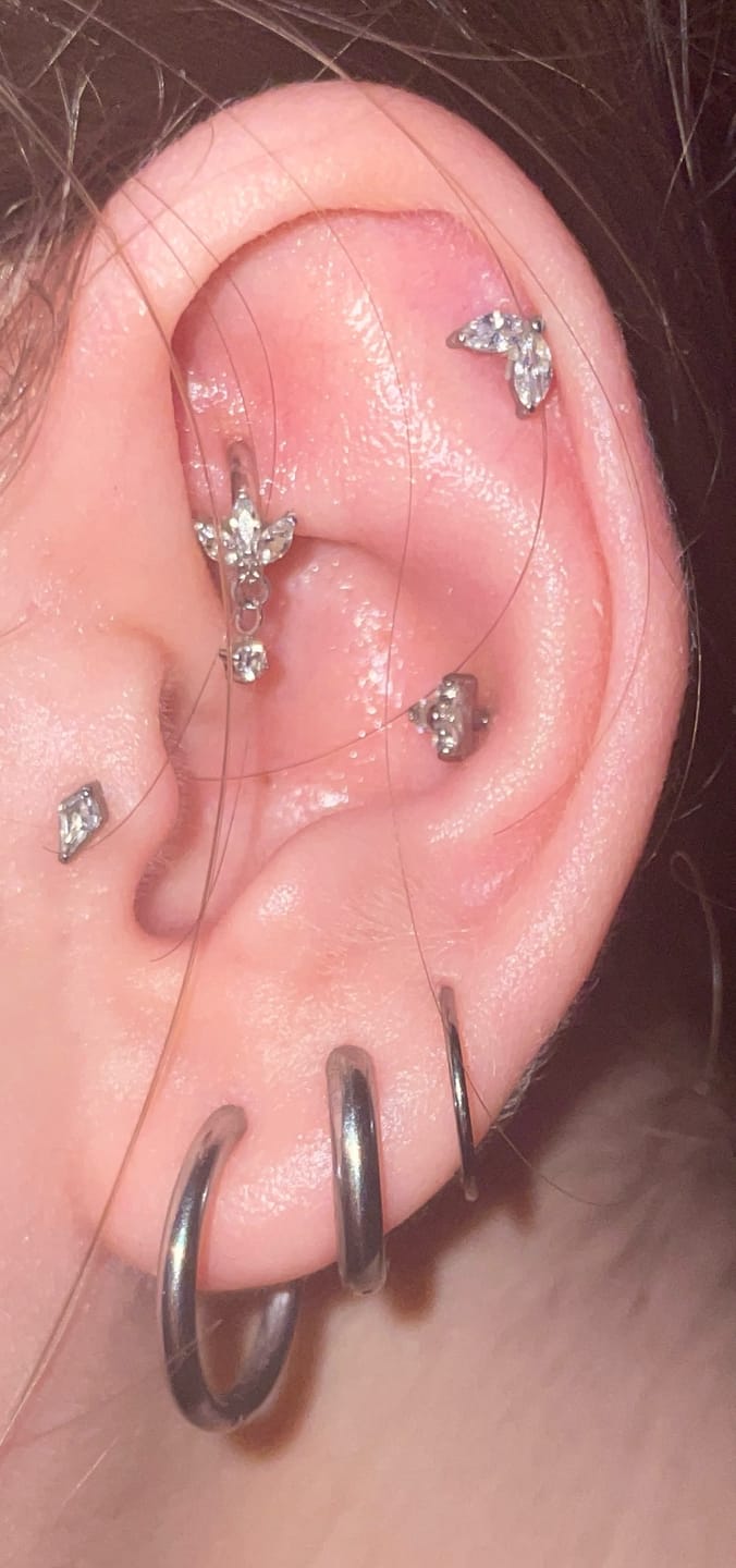 Customer photo review of LANI Droplet Cartilage Hoop (6mm)