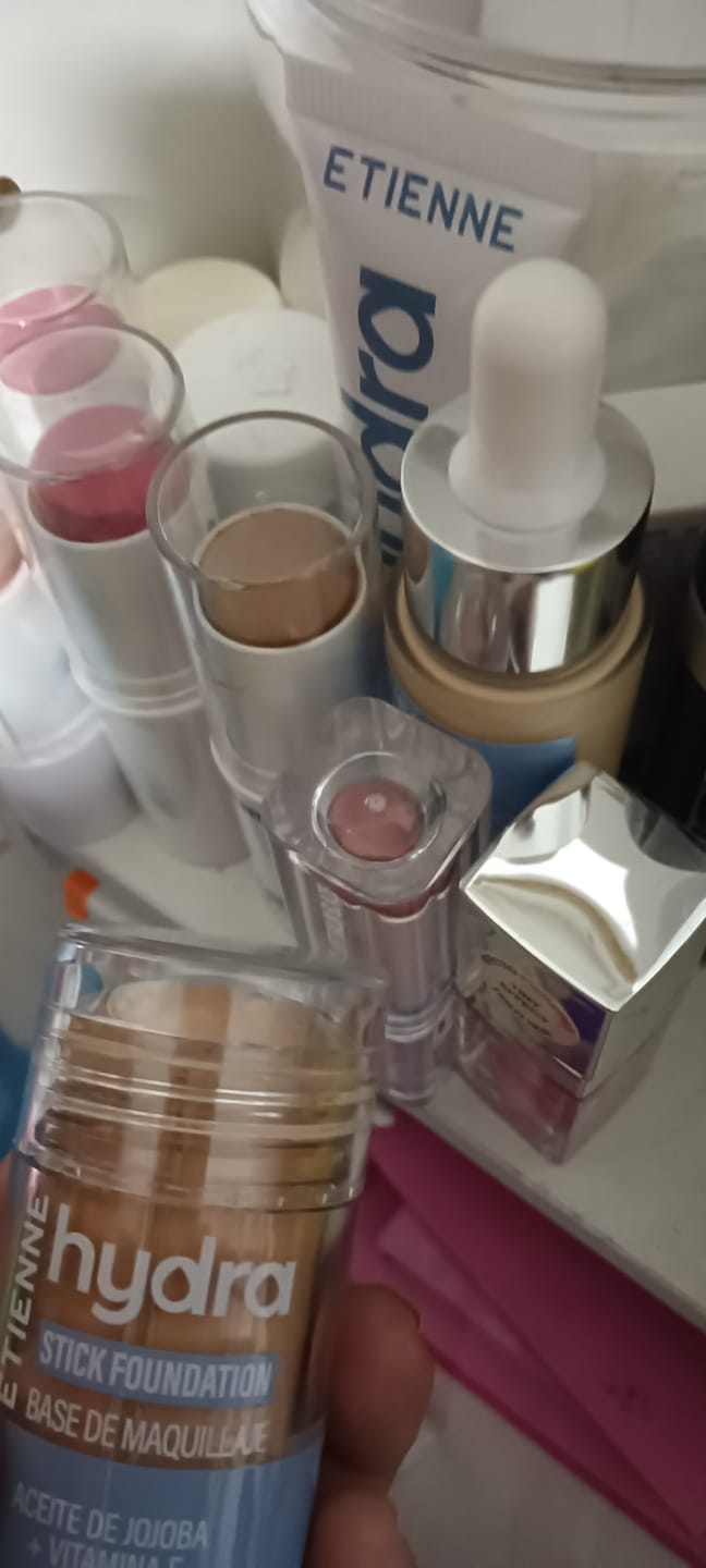 Customer photo review of Etienne Base De Rostro Stick Hydra 50 Sfp Medium