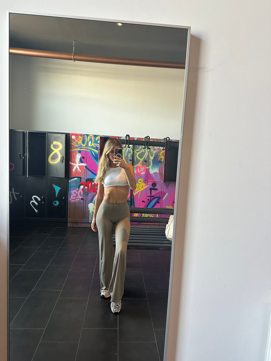Customer photo review of LUXE Sculpt Straight Leg Leggings - Dusk Grey