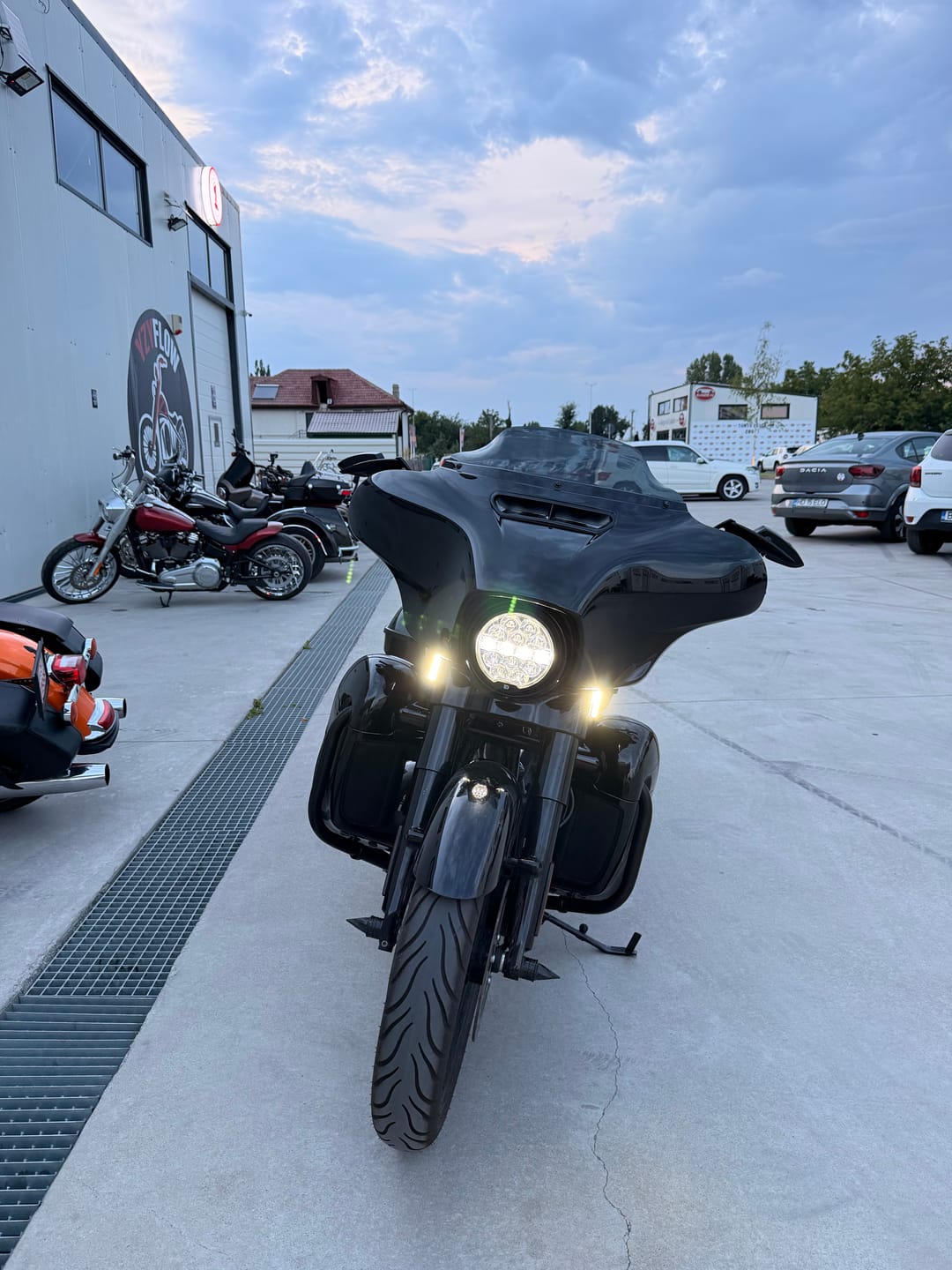 Customer photo review of D14 Destroyer LED Motorcycle Headlight Upgrade Kit - Harley-Davidson Street Glide, '14-'23