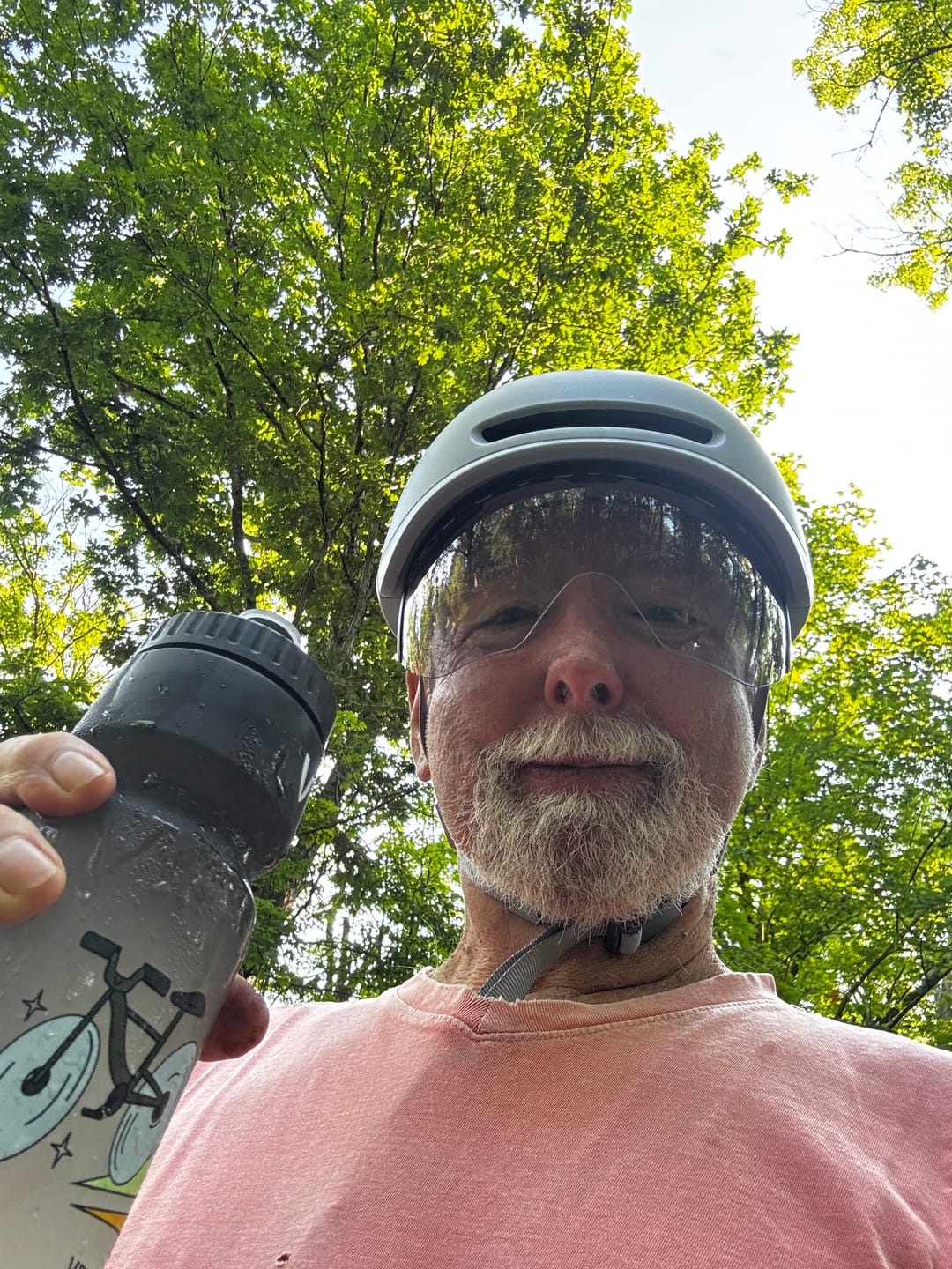 Recensione con foto di un cliente sulla visiera del casco