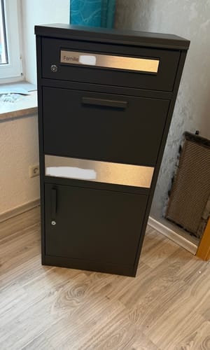 Customer photo review of Paketbox PB1 mit Briefkasten | anthrazit - RAL7016 | personalisiert mit Edelstahl-Schild