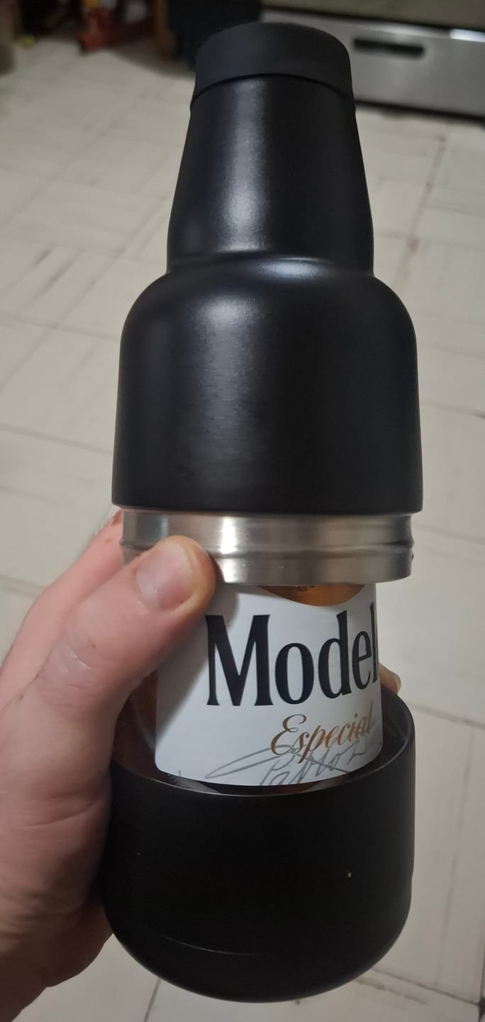 Customer photo review of Master Holder 2 en 1  Porta Botella Modelo | 355 ml