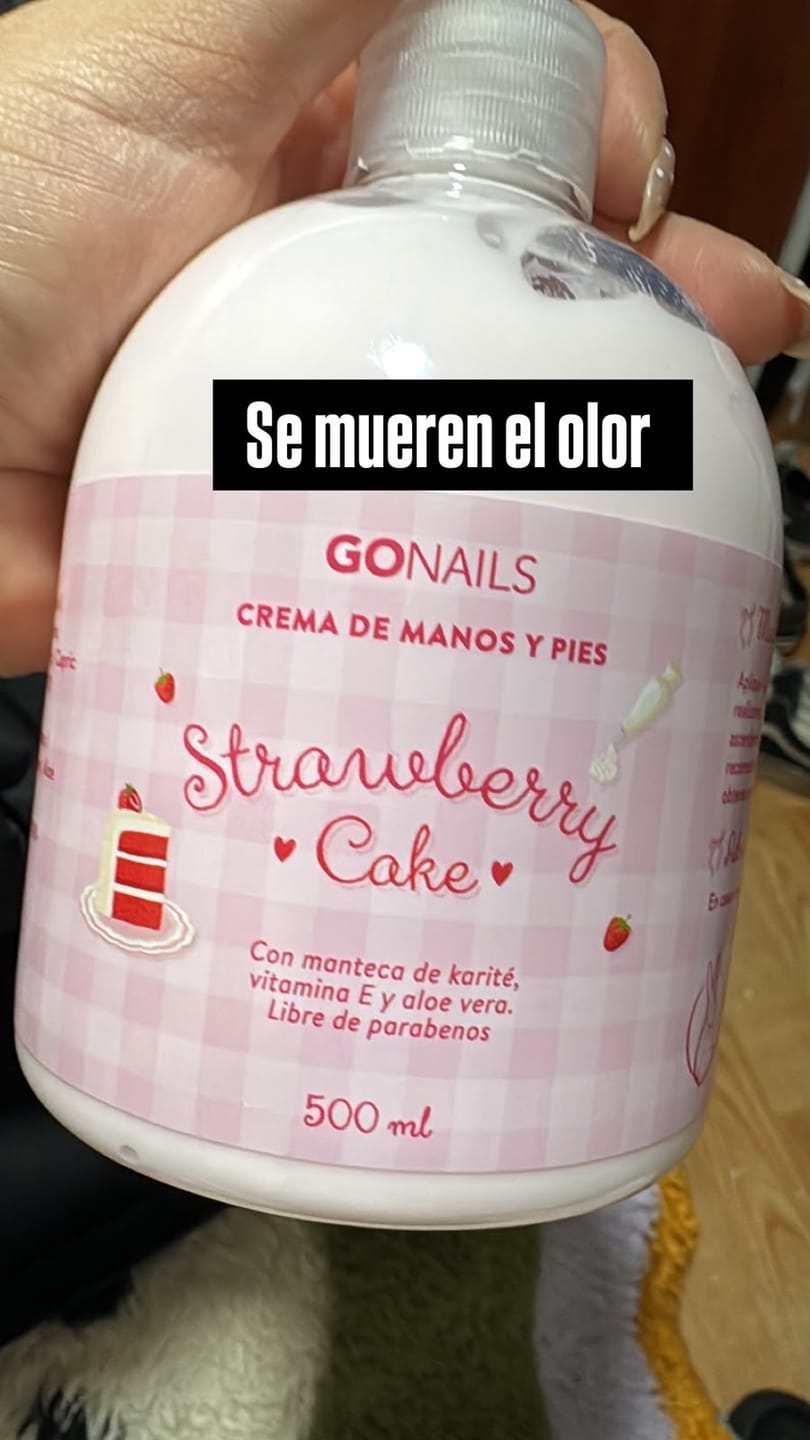 Customer photo review of Crema de Manos y Pies  - Strawberry Cake