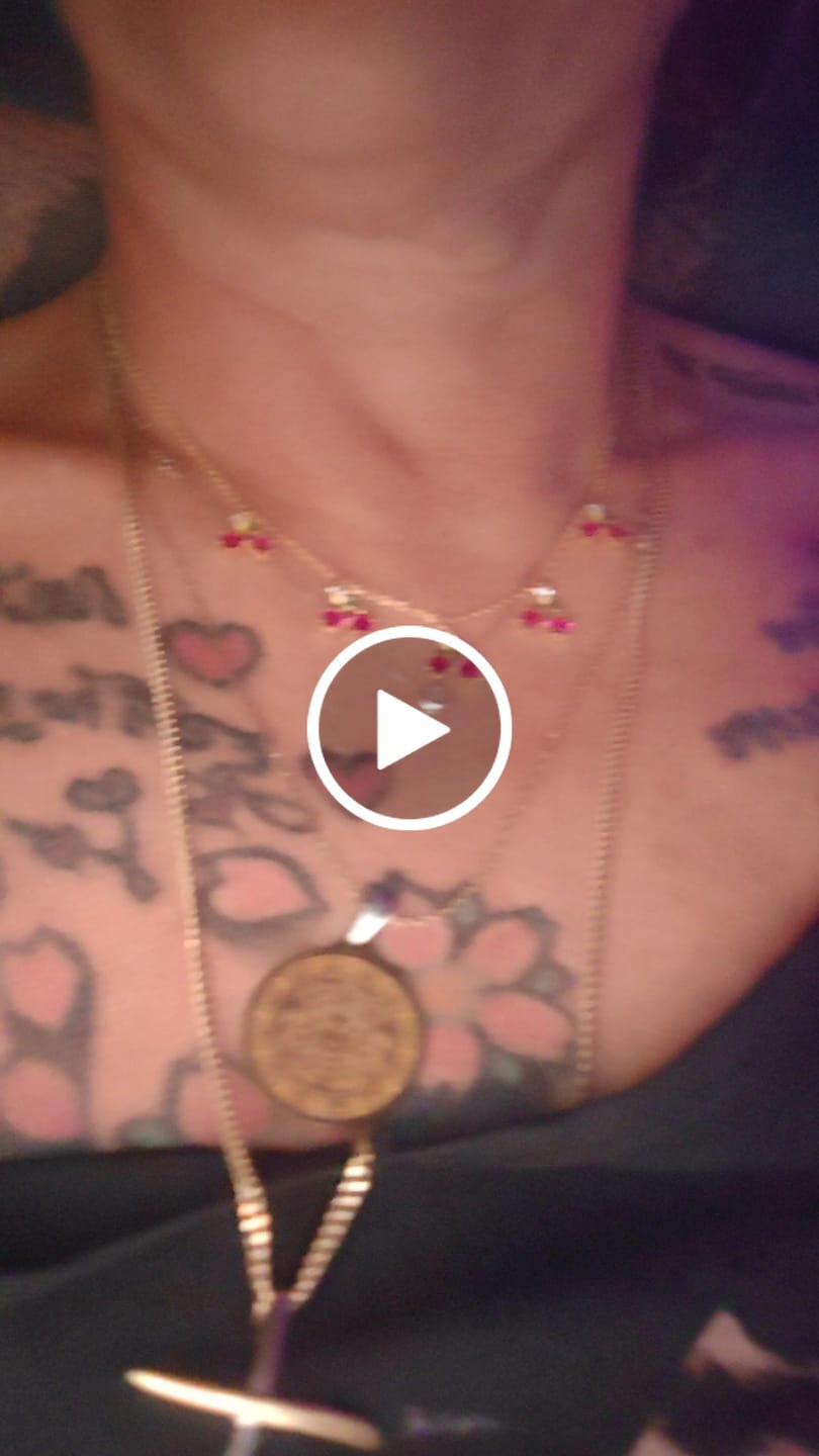 Customer video review of Collana Cherry