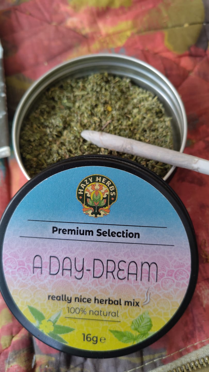 Customer photo review of A Day-Dream 16g Kräutertee-Mischung mit stimulierender Safranmalve/Damiana (in der Dose)