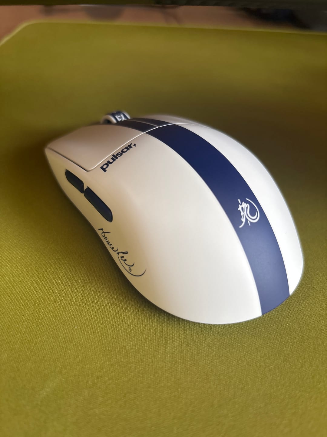 Customer photo review of Pulsar X2 CrazyLight Bruce Lee 85th Edition Wireless Mouse