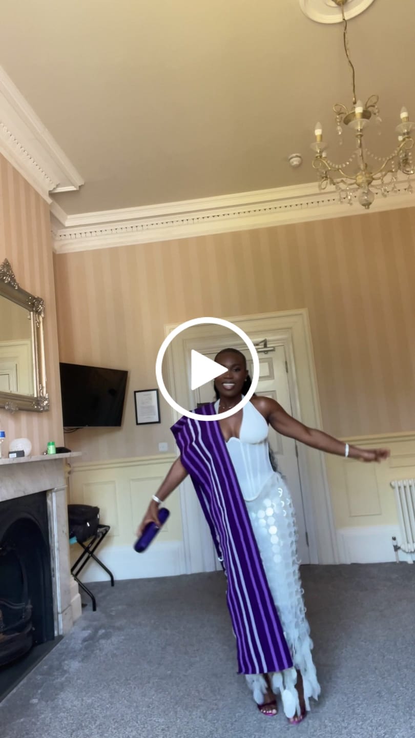 Customer video review of GRACE PLUNGE CORSET