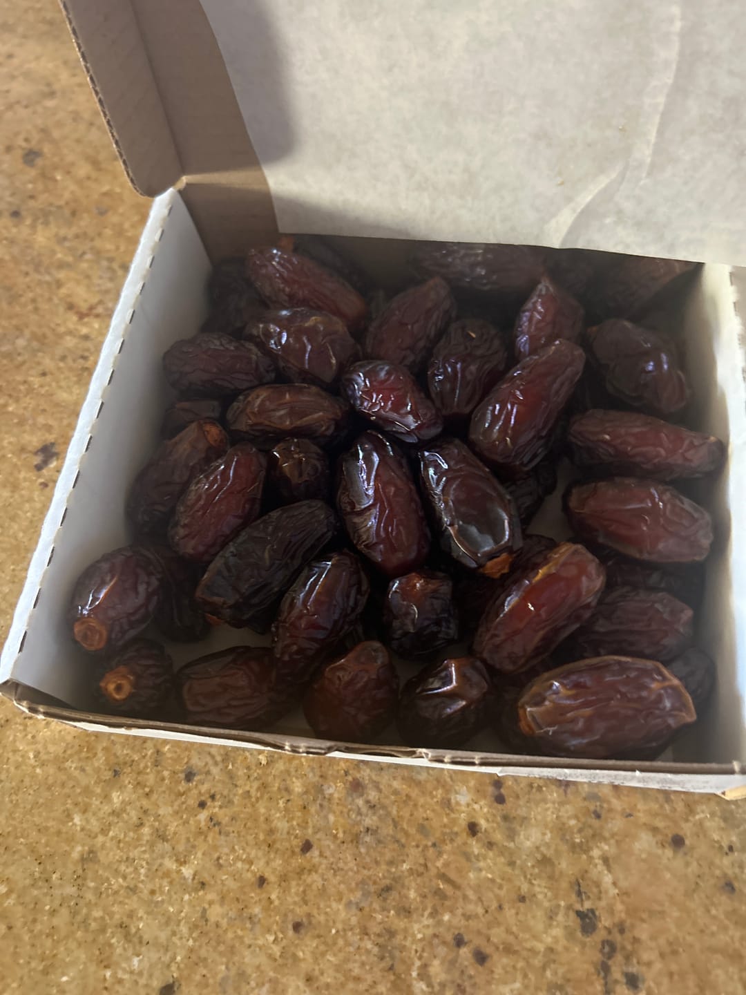 Customer photo review of Organic Premium Medjool Dates Box