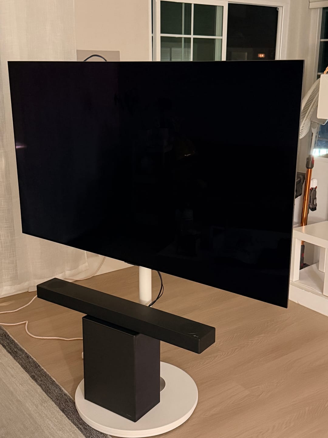Customer photo review of Master V2 FT65 TV Stand
