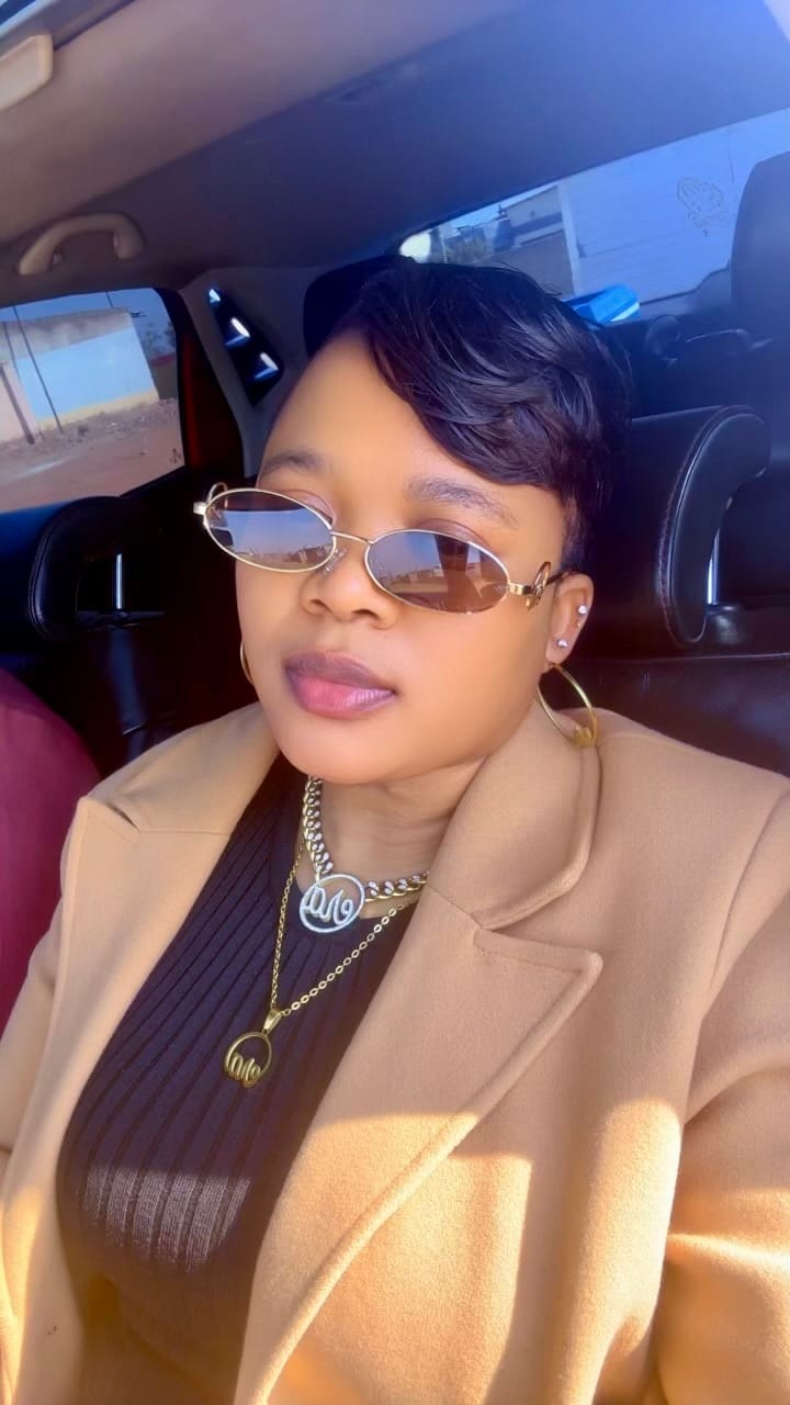 Customer photo review of Muse Logo Sunglasses – Gold Edition