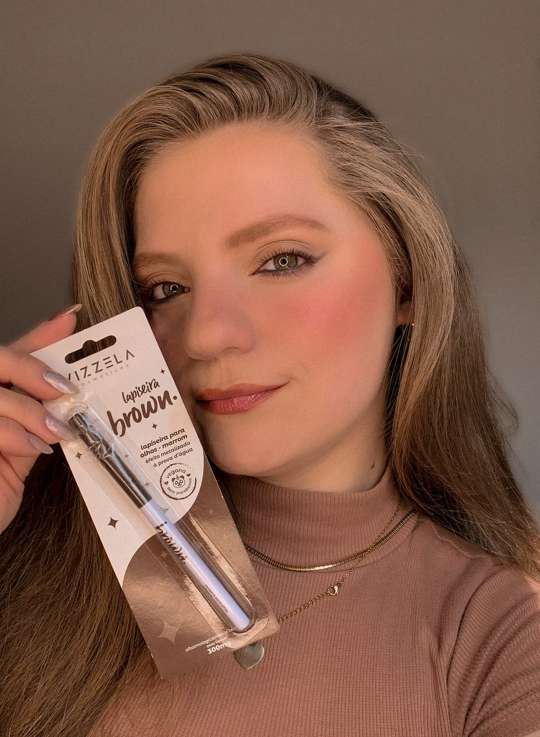 Customer photo review of Lapiseira Para Olhos Olive Green - Vizzela - Verde Oliva Efeito Metalizado