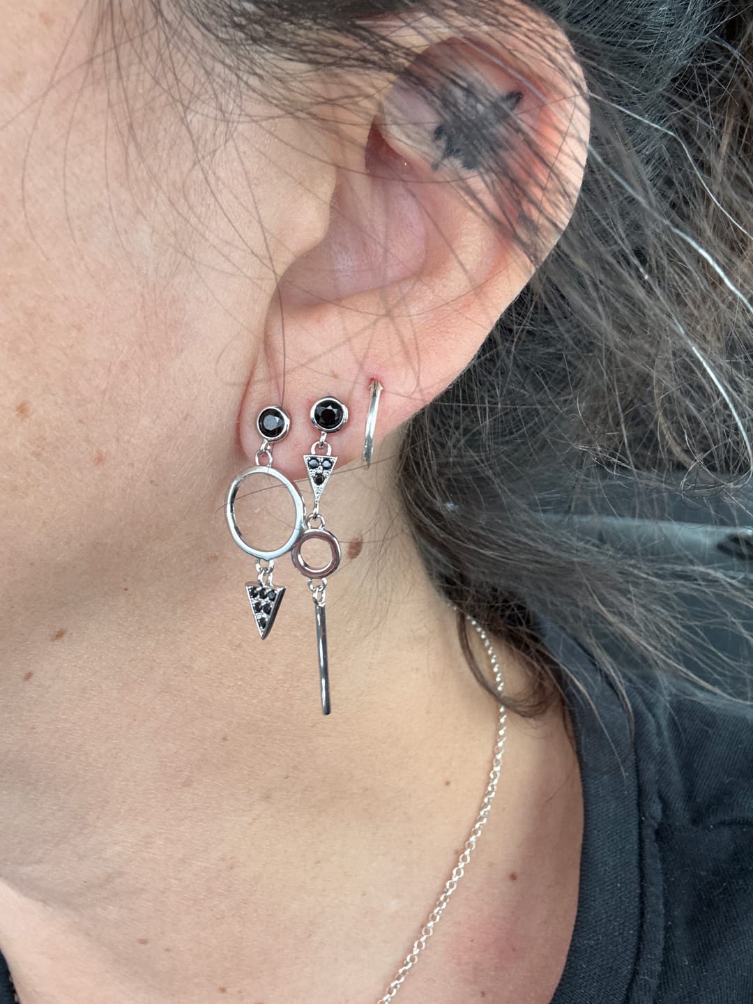 Customer photo review of Pendientes Espinela Negra
