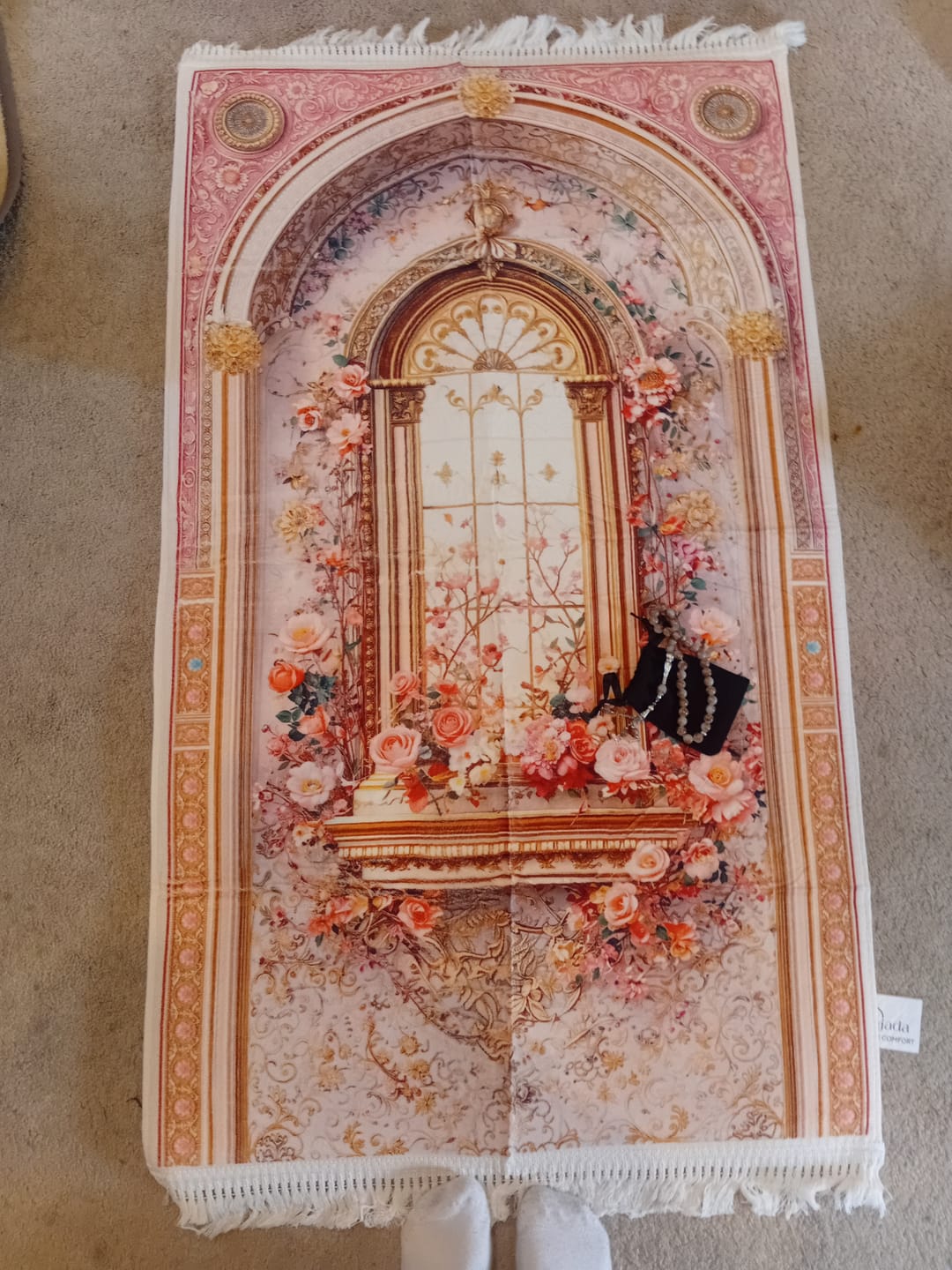 Customer photo review of Obscura Rosy Padded Prayer Mat