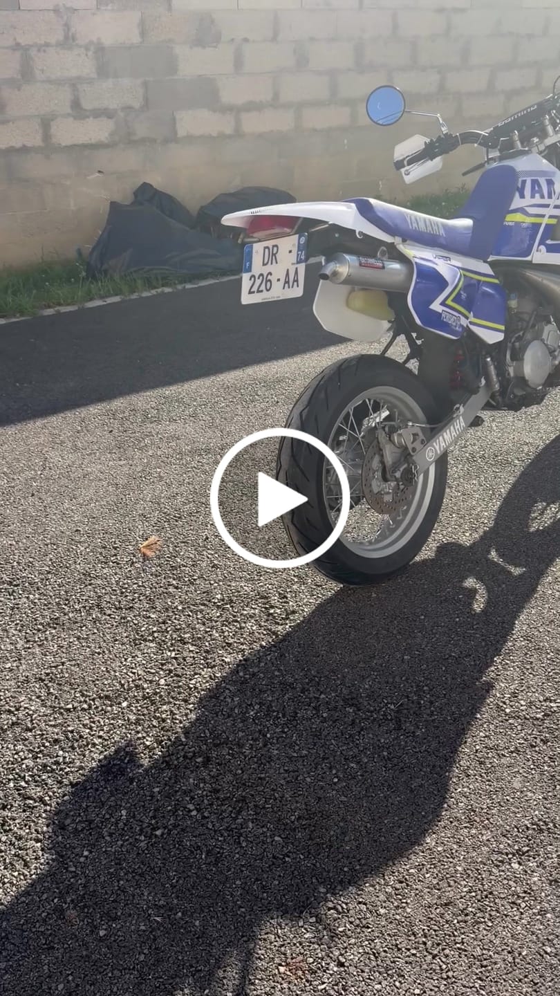 Customer video review of Epaisseur de vos stickers