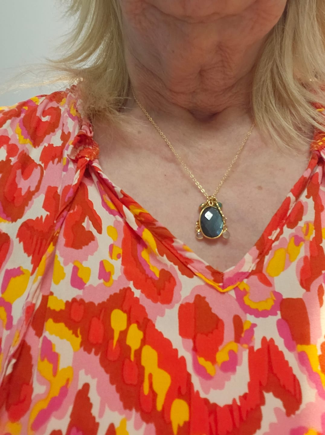 Customer photo review of Bouclier doux — Collier Labradorite, Pierre de lune & Amazonite #14