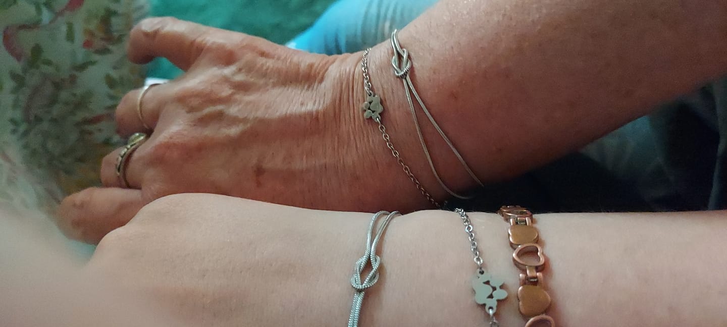 Customer photo review of Evighedsknude Armbånd