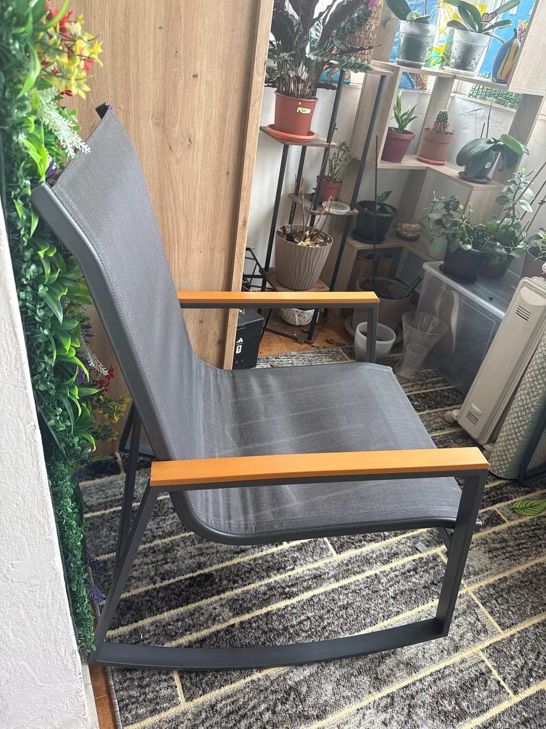 Customer photo review of Scaun de gradina ZLATAN, gri inchis, plasa/polipropilena/metal, 62x86x97 cm