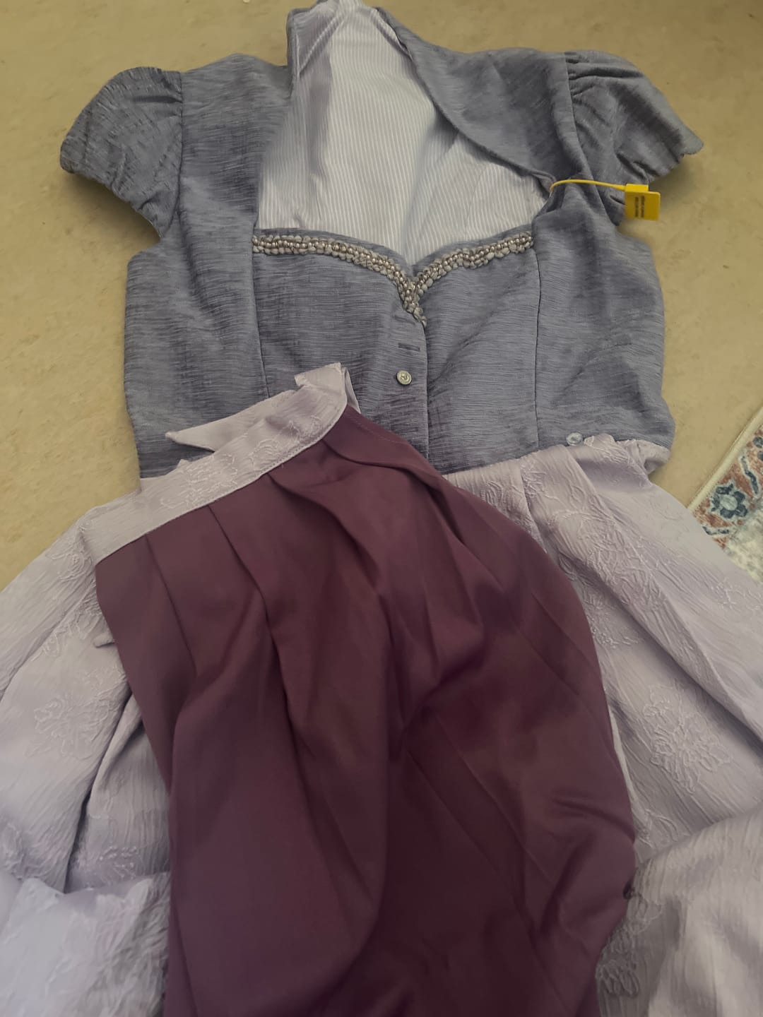 Customer photo review of Samtlook Dirndl in Brombeere mit Herzausschnitt Alina