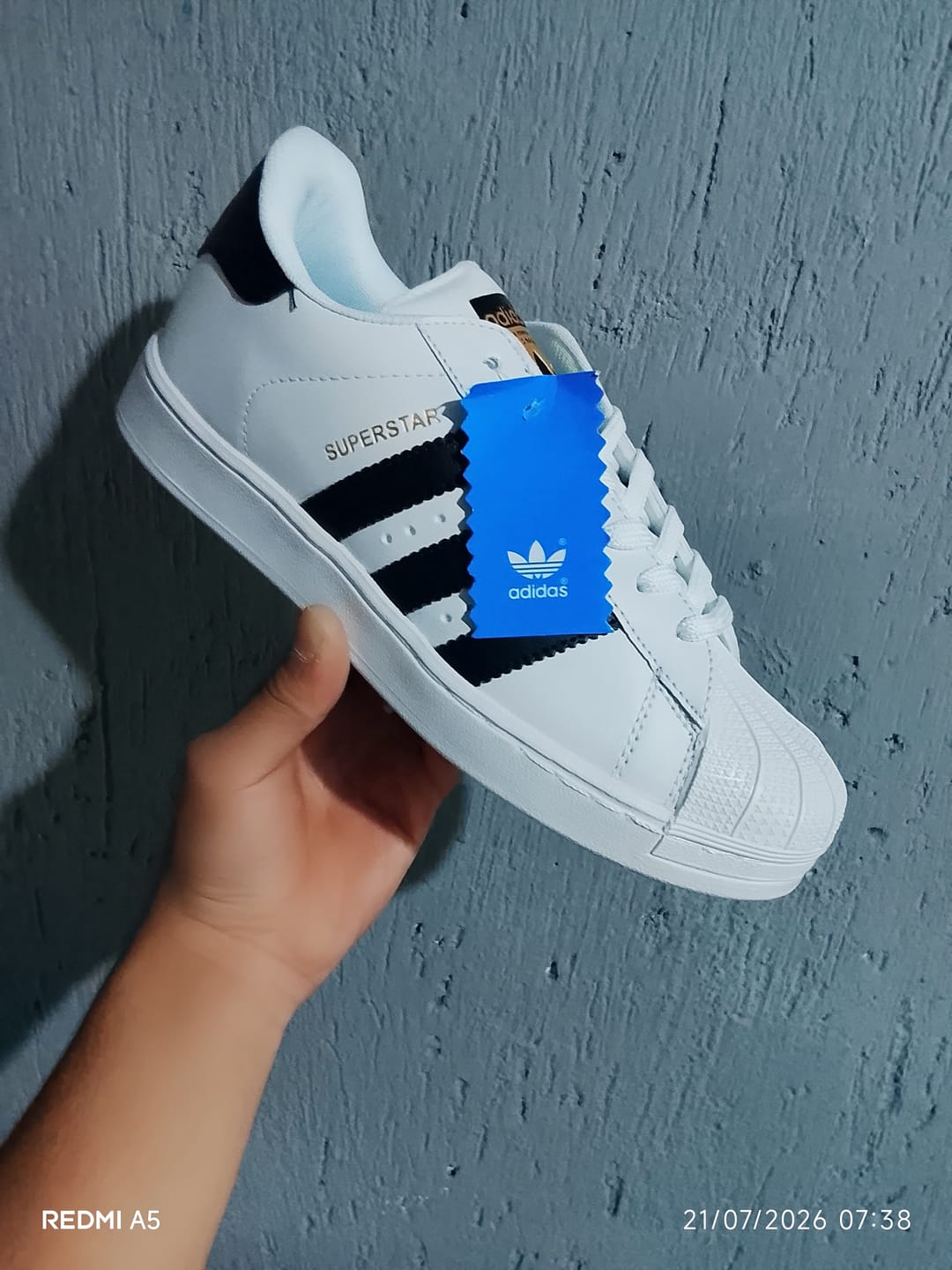 Customer photo review of Tenis Concha Blanco Negro