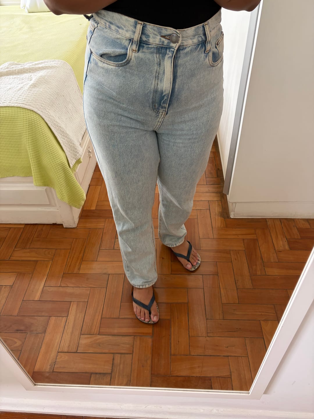 Customer photo review of Calça Jeans Mom Jequitibá Azul Claro
