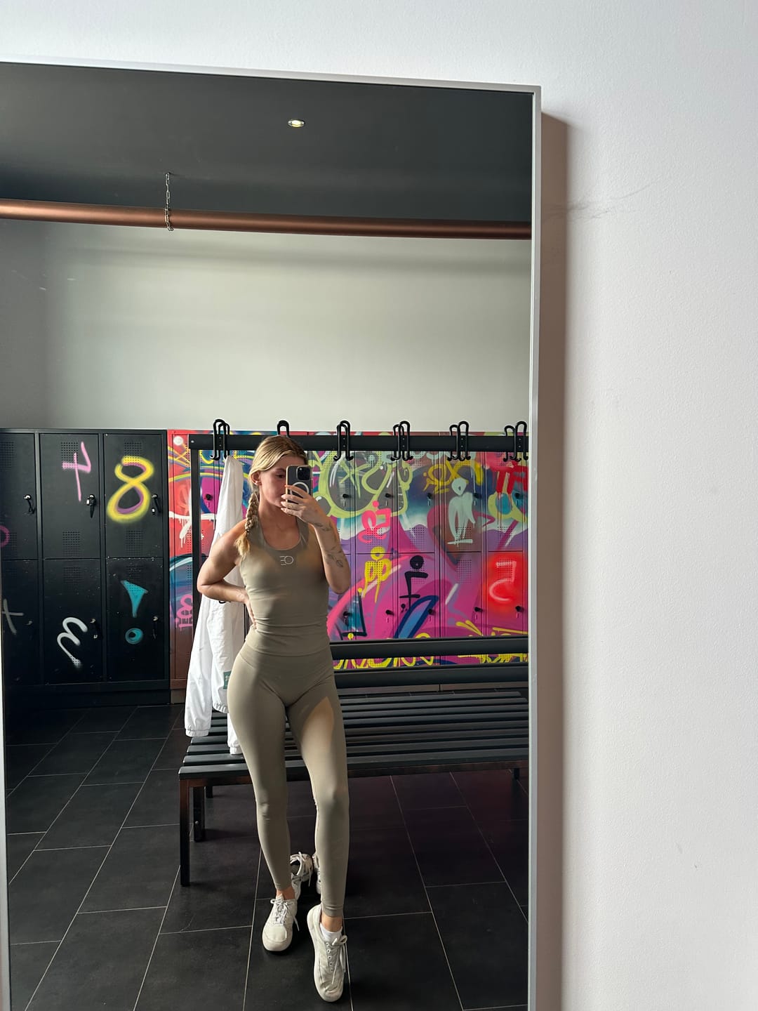 Customer photo review of UNITY V-Shape Scrunch Leggings - Dusk Grey