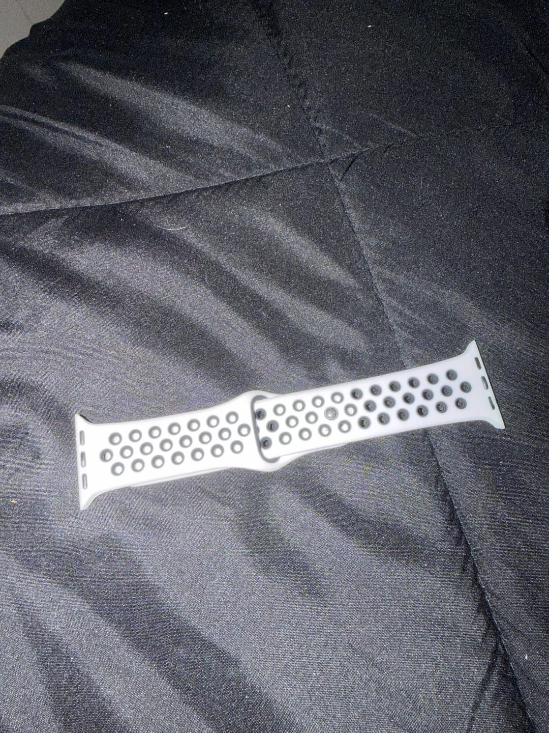 Customer photo review of Silicone Sport Band - For Apple Watch - White-Black