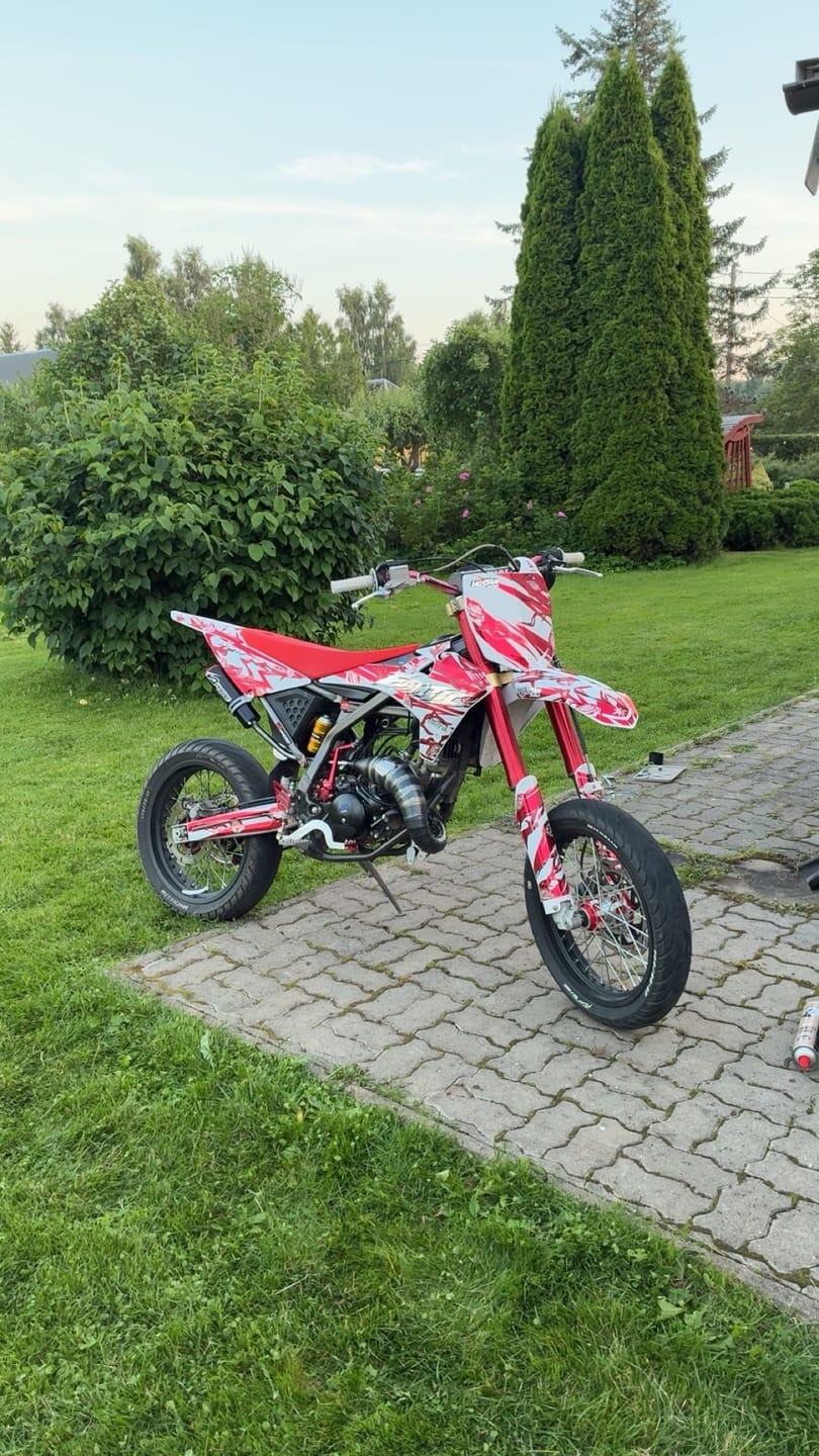 Customer photo review of Icy Thunder Graphics