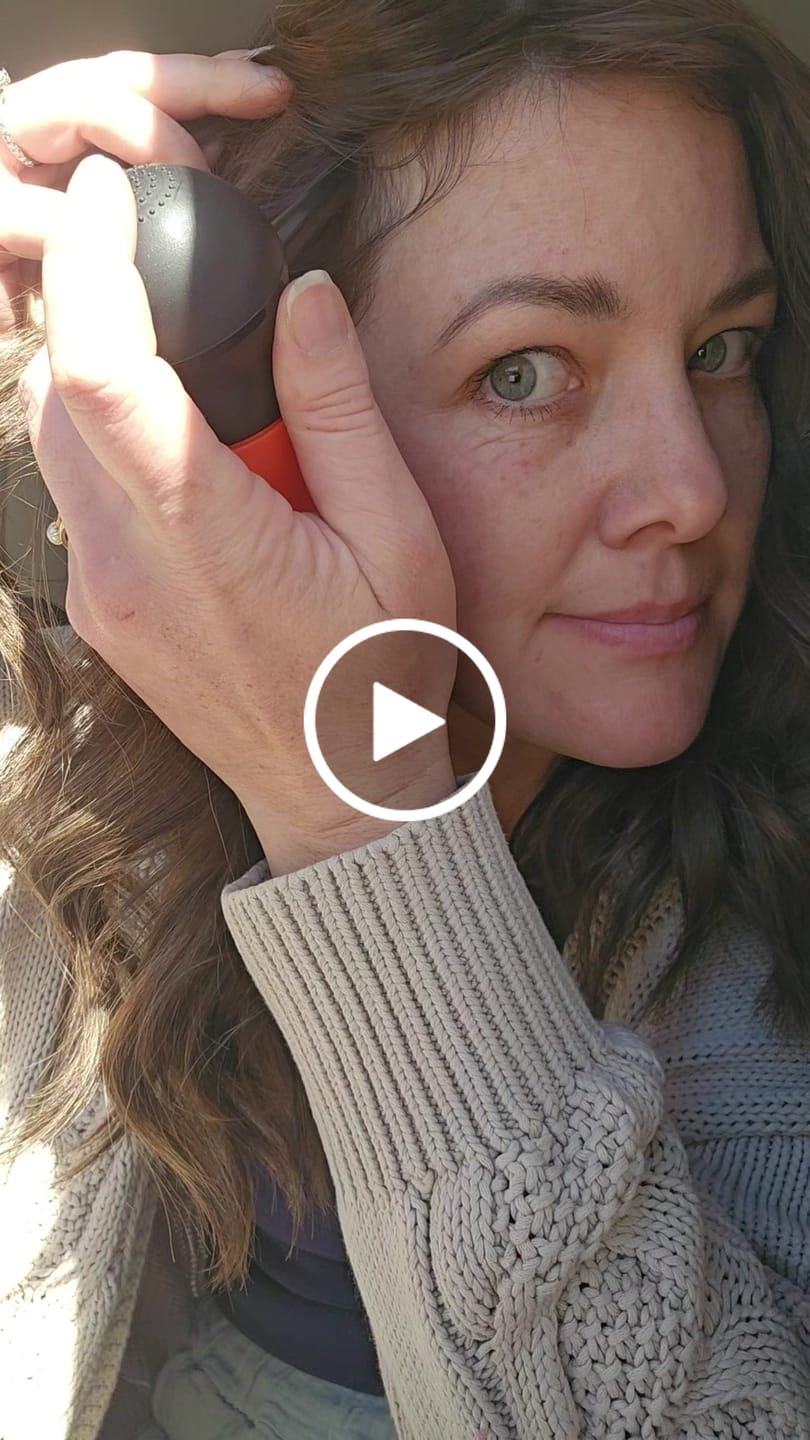 Customer video review of Darkest Brunette // Clingy Fibers
