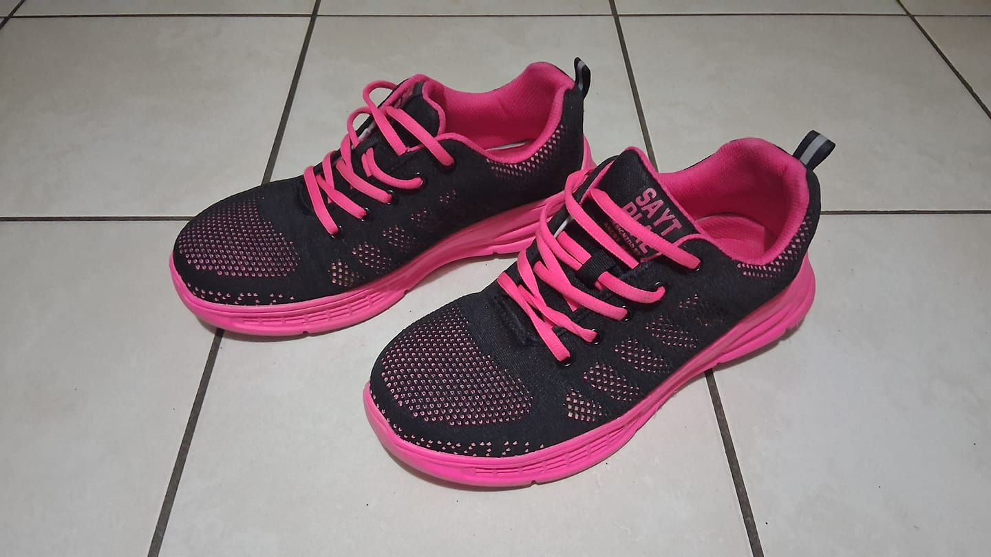 Customer photo review of 👠 Chaussures de Sécurité en Acier pour Femme : Légèreté, Confort et Protection Totale 🔒