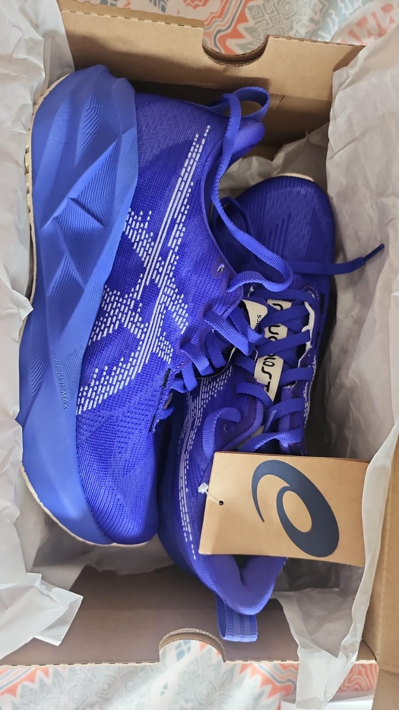 Customer photo review of Asics Novablast 5 Mujer Cobalt Burst White