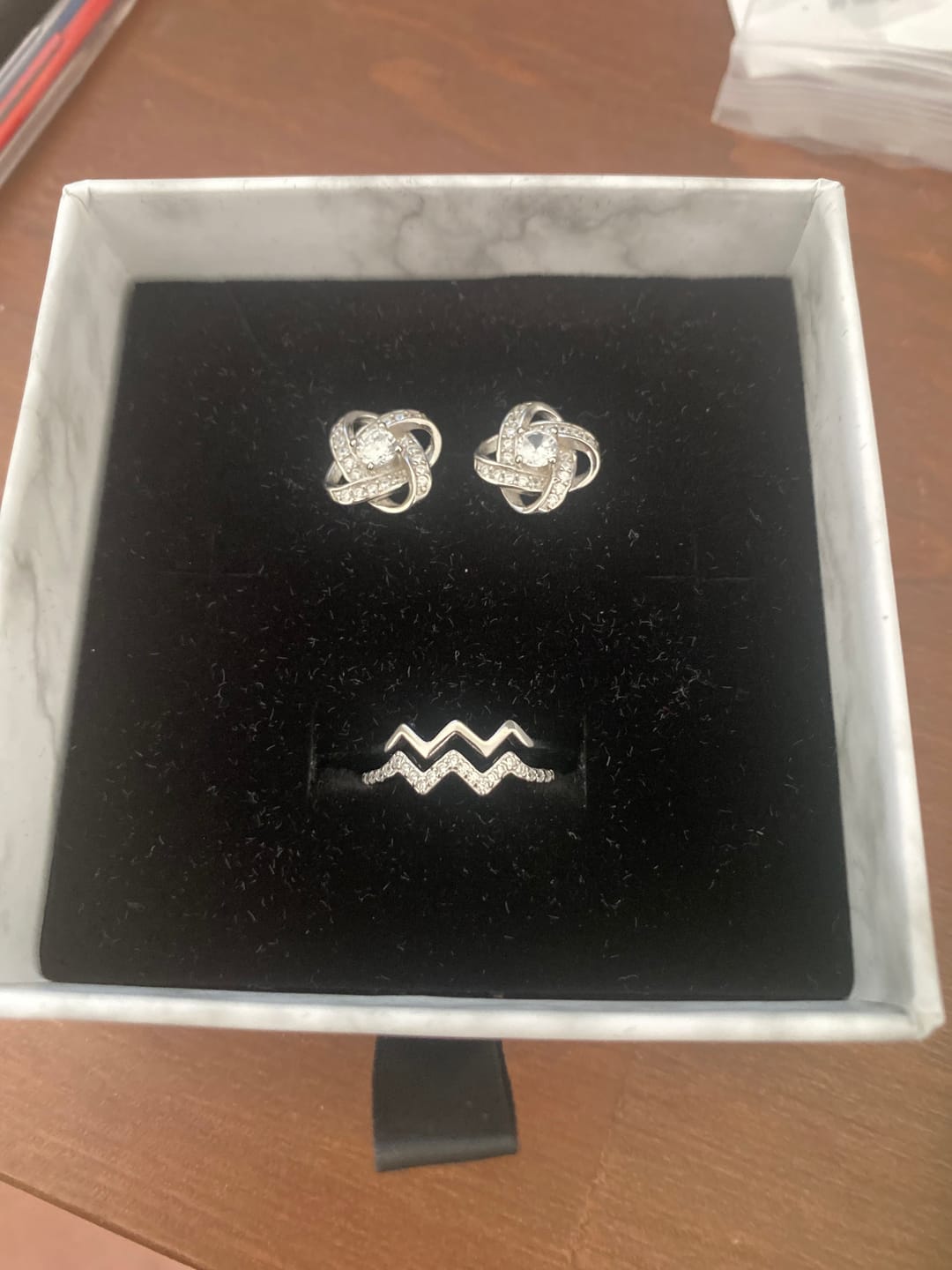 Customer photo review of Boucles d'oreilles - Nœud d’Amour