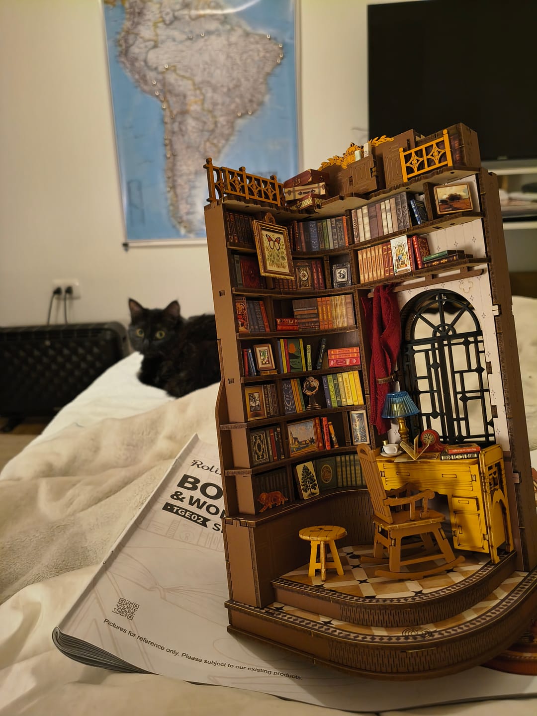 Customer photo review of Rolife Booknook & Wonderland - Separador de Libros Silent Corner Study