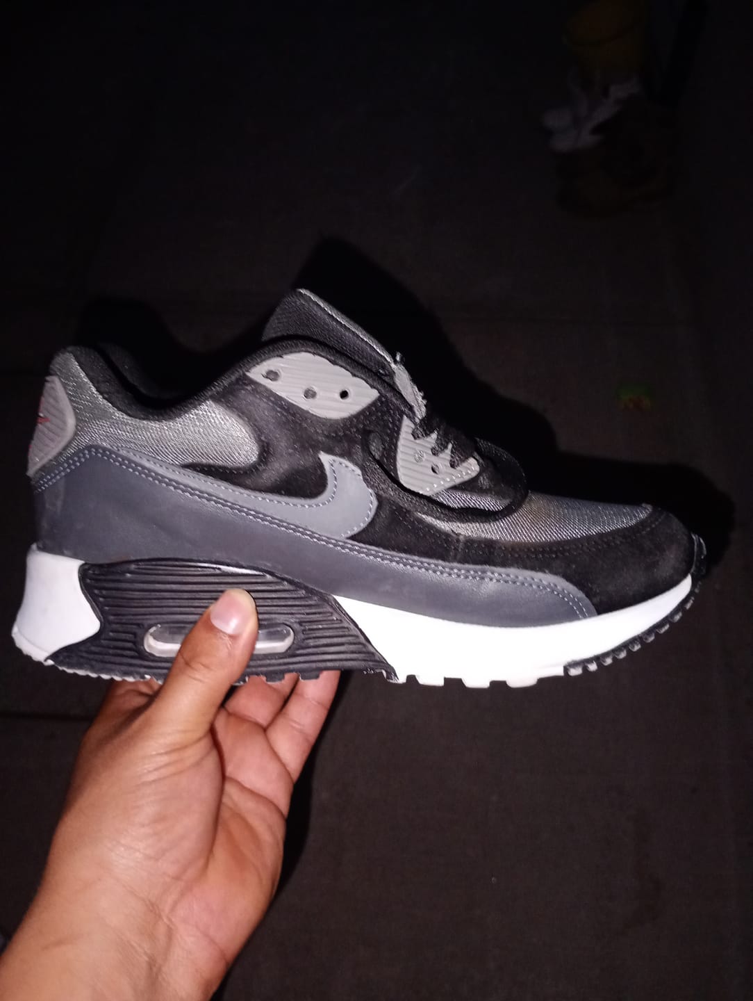 Customer photo review of Tenis Max 90 Gris Negro