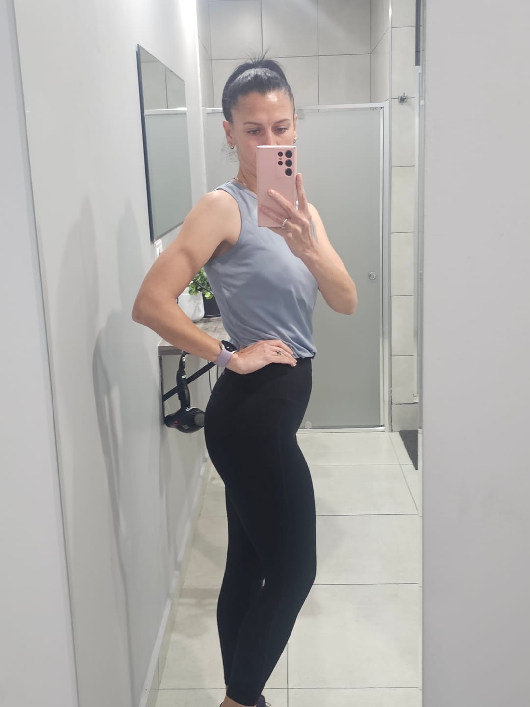 Customer photo review of High Waisted Tummy Control Butt Lifting Leggings with Pockets
