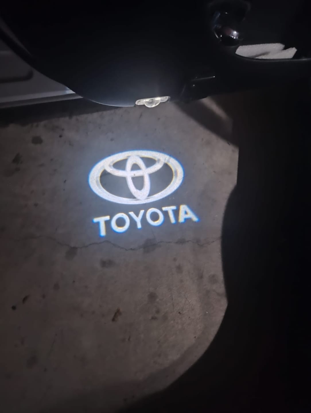 Customer photo review of TOYOTA  ORIGINAL LOGO PROJECROTR LIGHTS Nr.02 (quantity 1 = 1 sets/2 door lights)