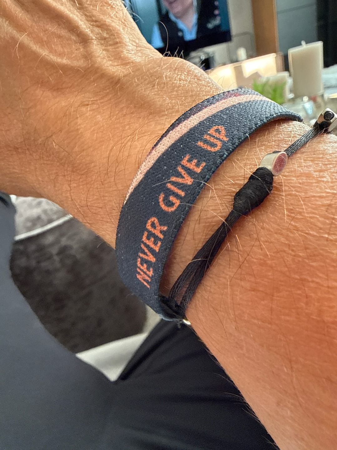 Customer photo review of Never Give Up - Elastisches Armband