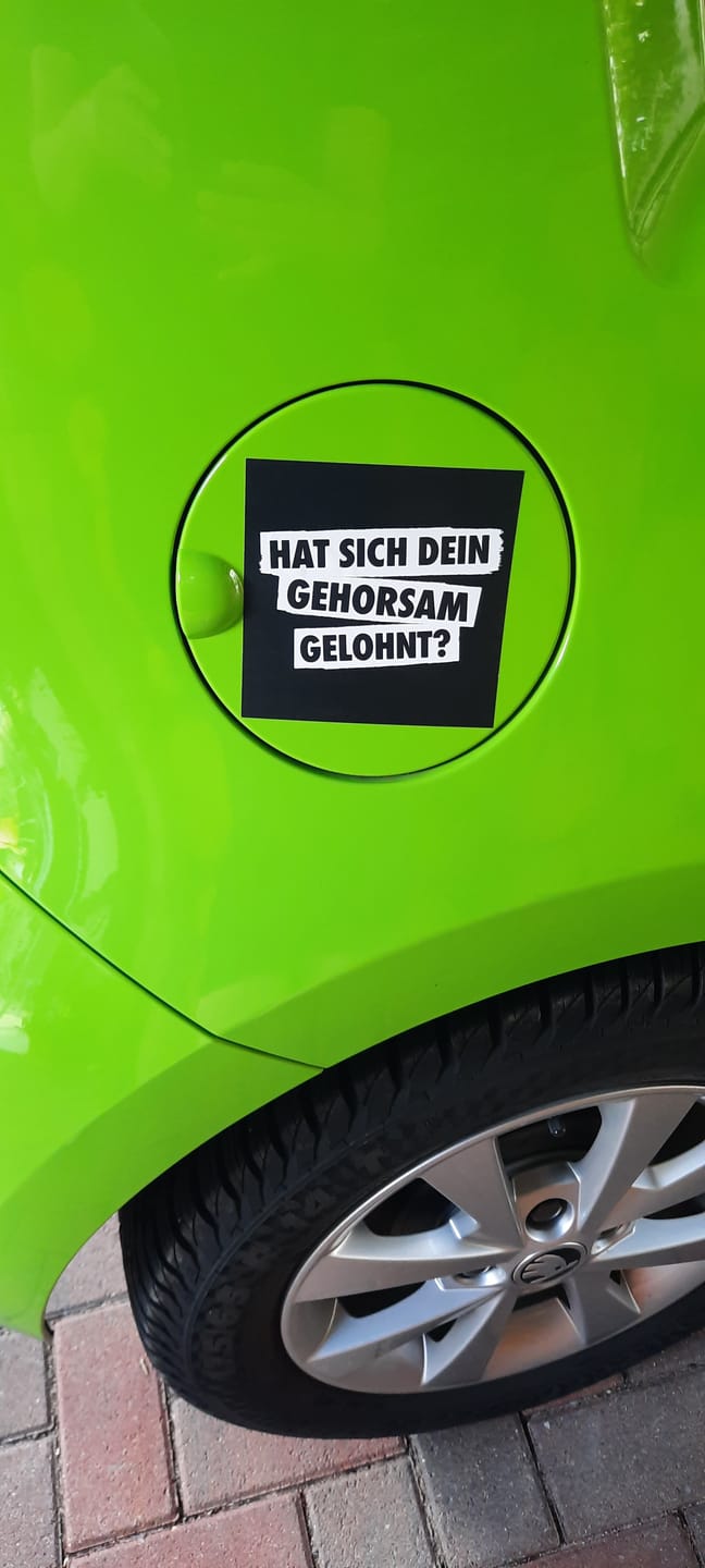 Customer photo review of GROSSE STICKER / AUFKLEBER • HAT SICH DEIN GEHORSAM GELOHNT? (10 STK.)